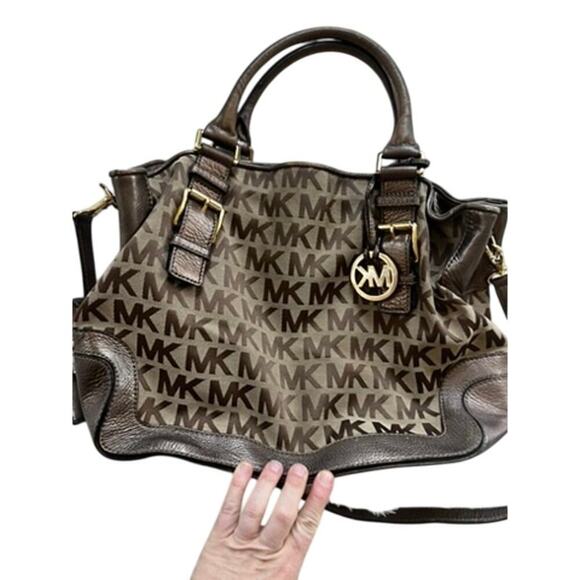 Michael Kors Tan and Brown fashion bag w/ 2 handles plus shoulder strap - Picture 2 of 10